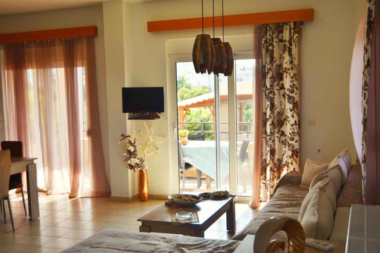 Fully Renovated Apartment-ανακαινισμένο διαμέρισμα Apartamento Paradeísion